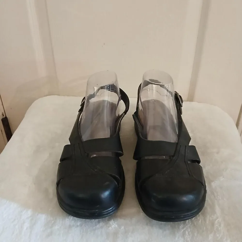Dansko Black Leather Closed Toe Slingback Sandals 40 Boho Gorpcore Granola Basic